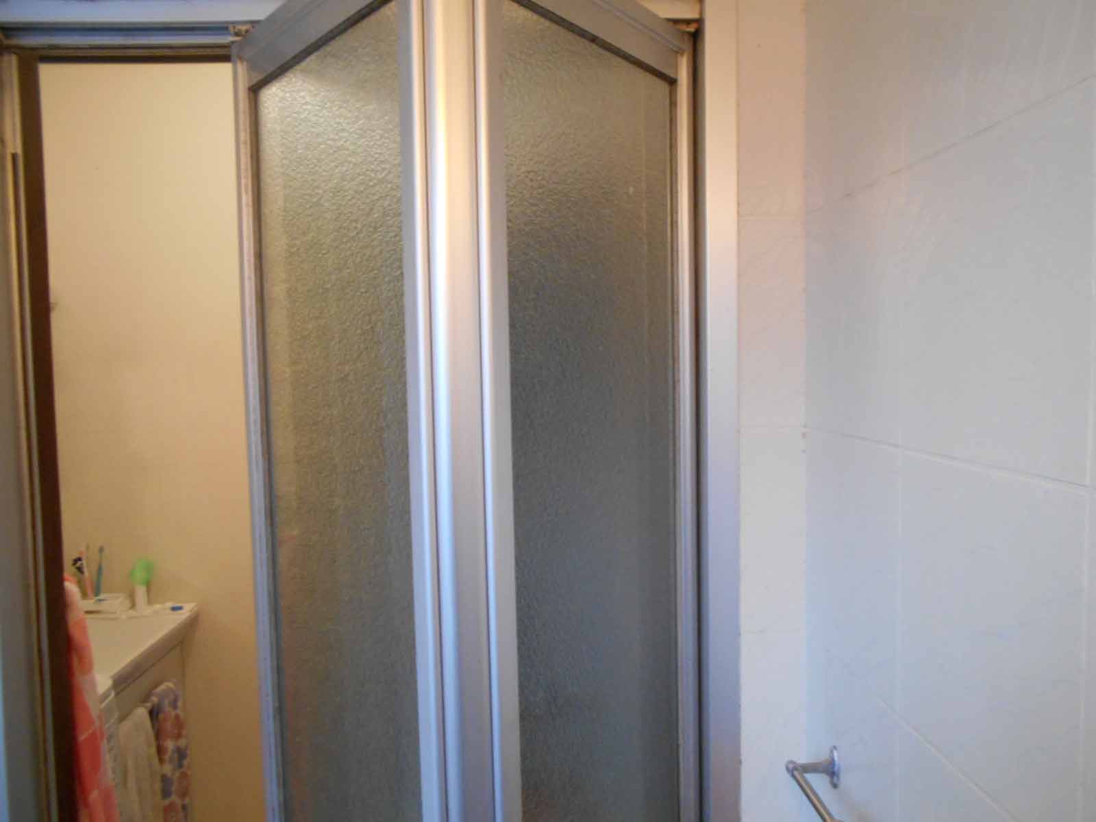 米子　リフォーム前　浴室折れ戸ドア　トイロ