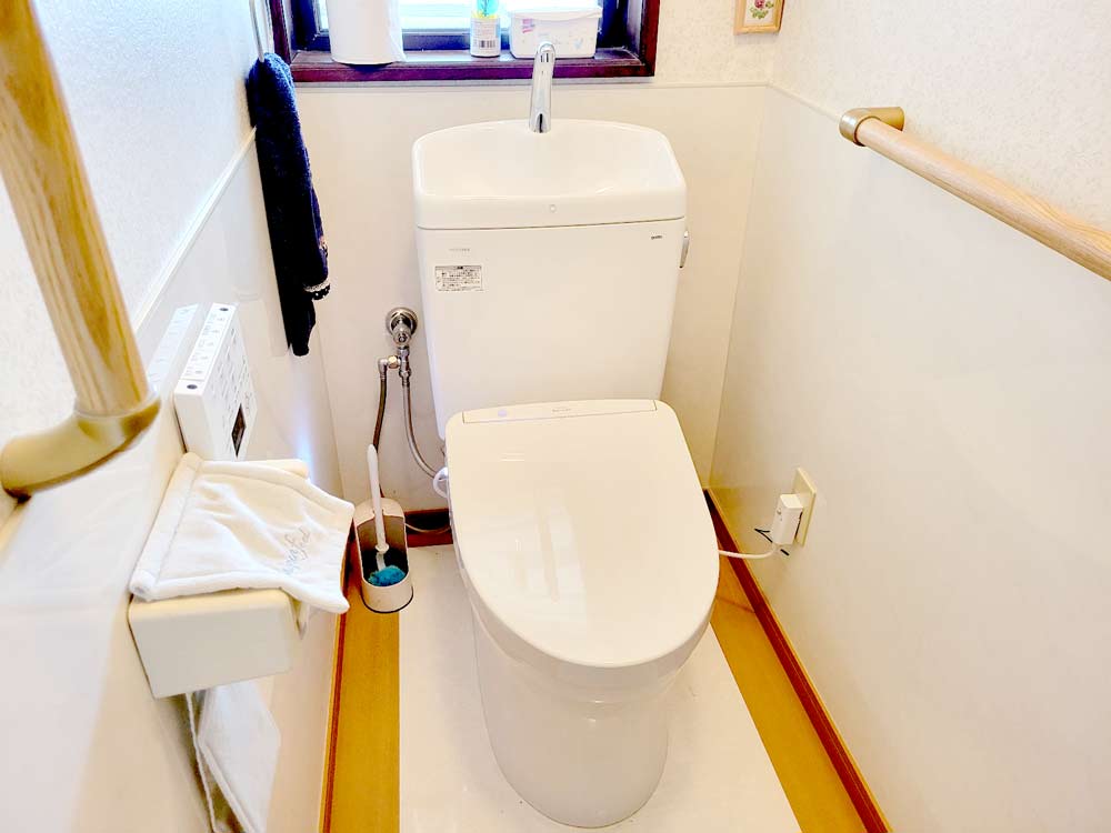 米子のリフォーム会社TOIROのトイレリフォーム施工後TOTOピュアレストQR