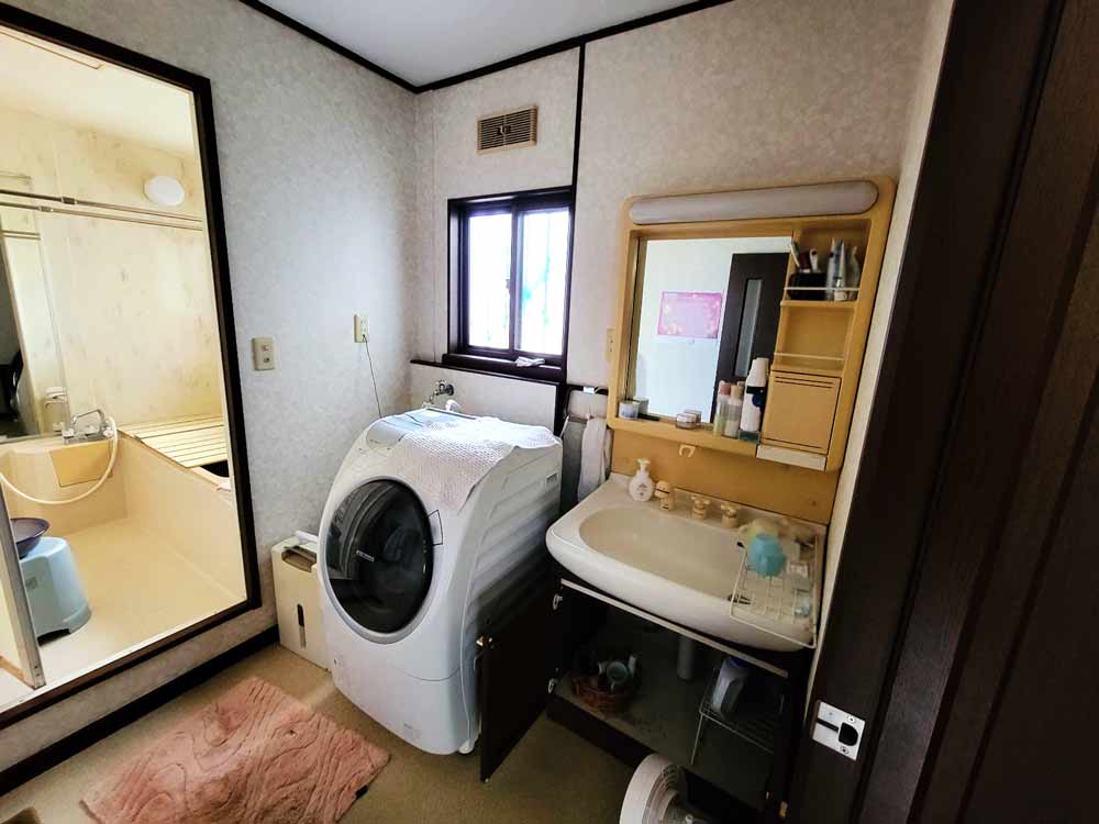 米子のリフォーム会社TOIROの洗面脱衣室リフォーム施工前