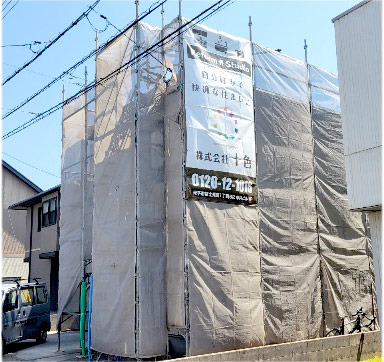 米子市Y様邸外壁・屋根塗装施工中メッシュシート