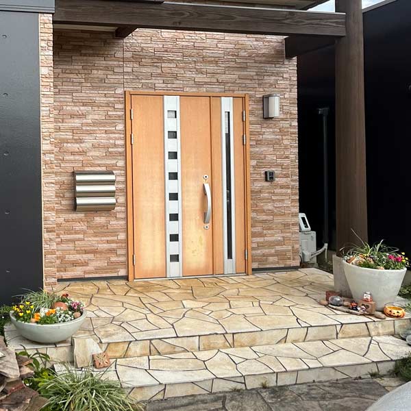 米子市S様邸玄関ドア施工前