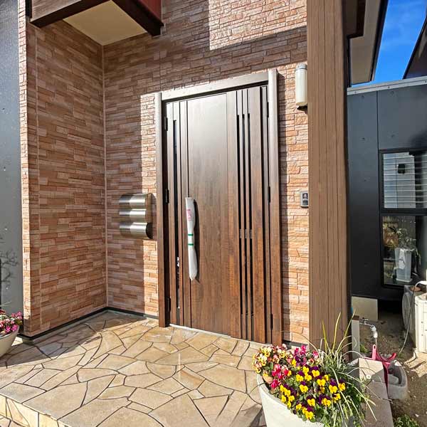 米子市S様邸玄関ドアリフォーム施工後