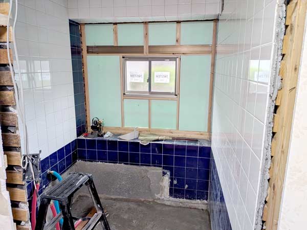 米子市N様邸浴室リフォーム施工中