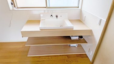 2階洗面台リフォーム｜LIXILカスタムバニティと小型電気温水器で“お湯が出ない”を解決