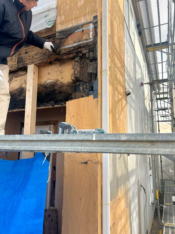 南部町I様邸外壁リフォーム施工中
