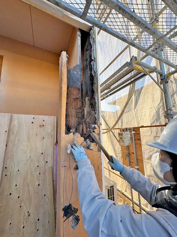 南部町I様邸外壁リフォーム施工中