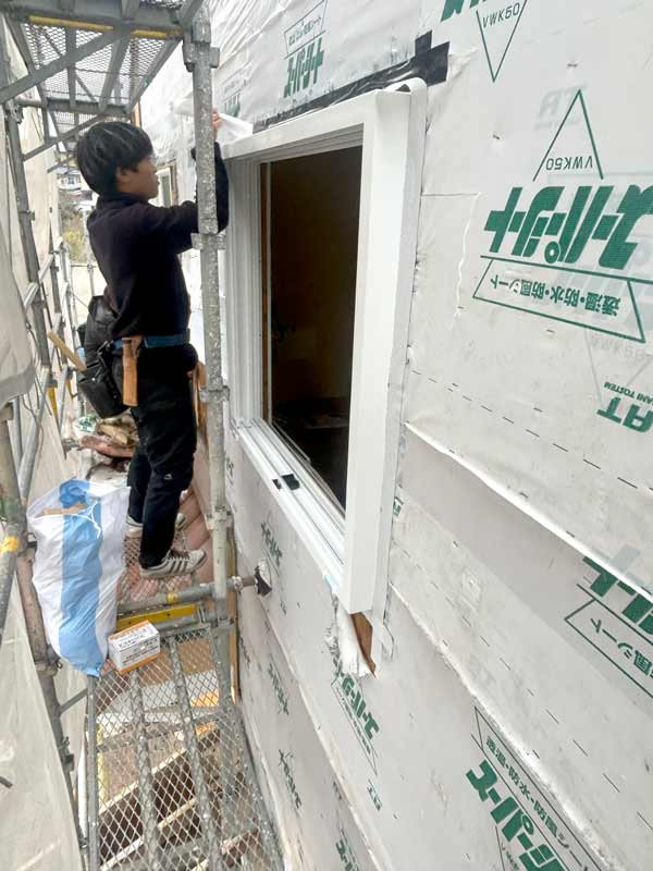 南部町I様邸外壁リフォーム施工中