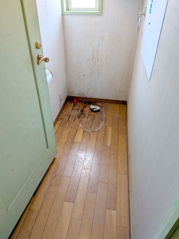 南部町U様邸トイレリフォーム施工中